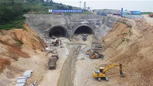 鼎峰三民濕噴機“玉磨鐵路”隧道施工紀實